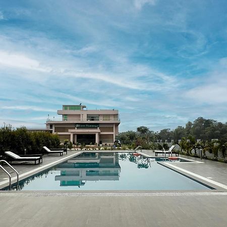 Finn'S Weaver Resort, Kaziranga Exterior photo