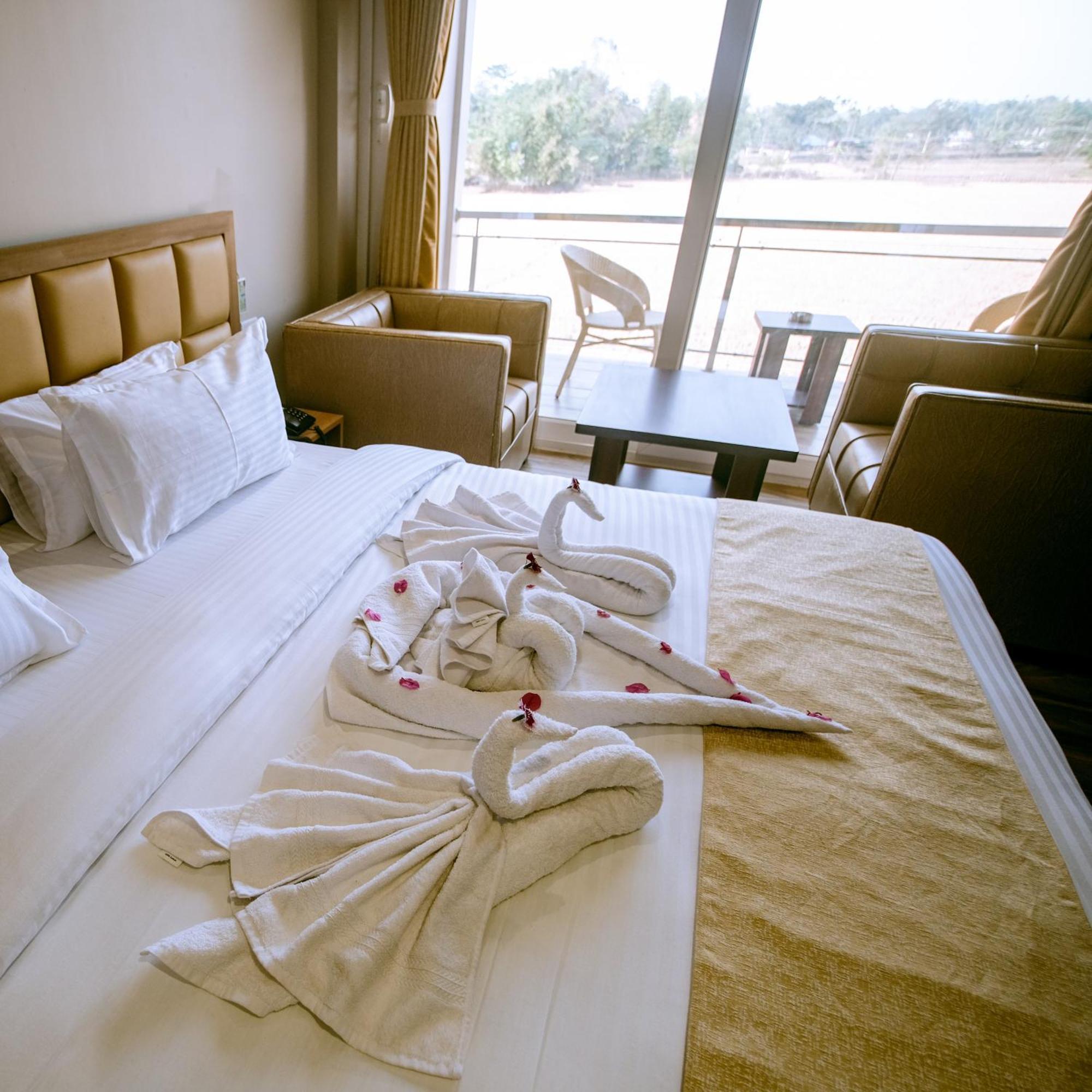 Finn'S Weaver Resort, Kaziranga Exterior photo