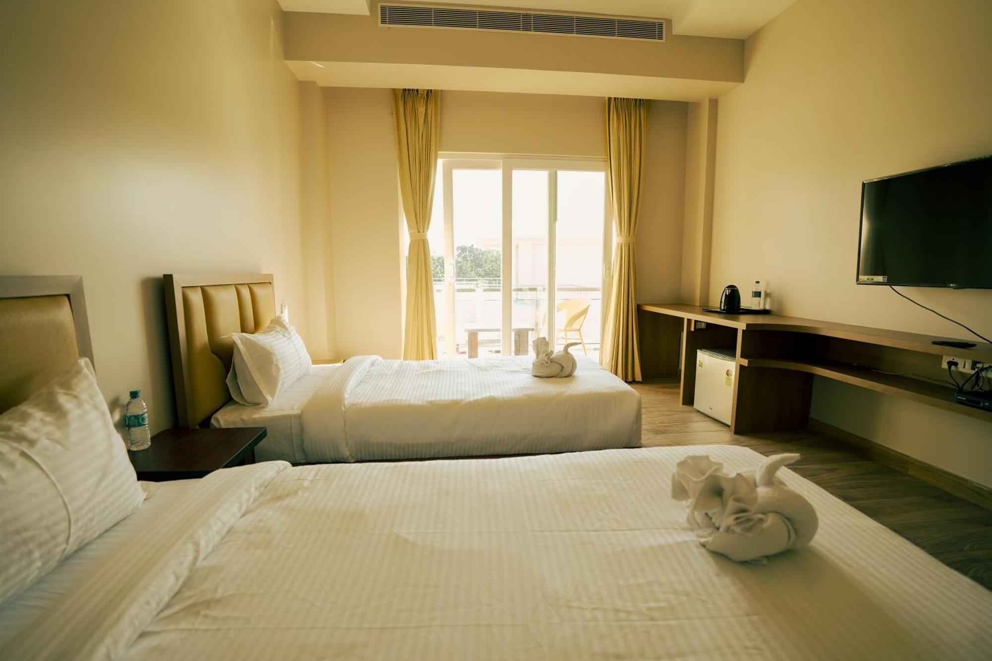 Finn'S Weaver Resort, Kaziranga Exterior photo