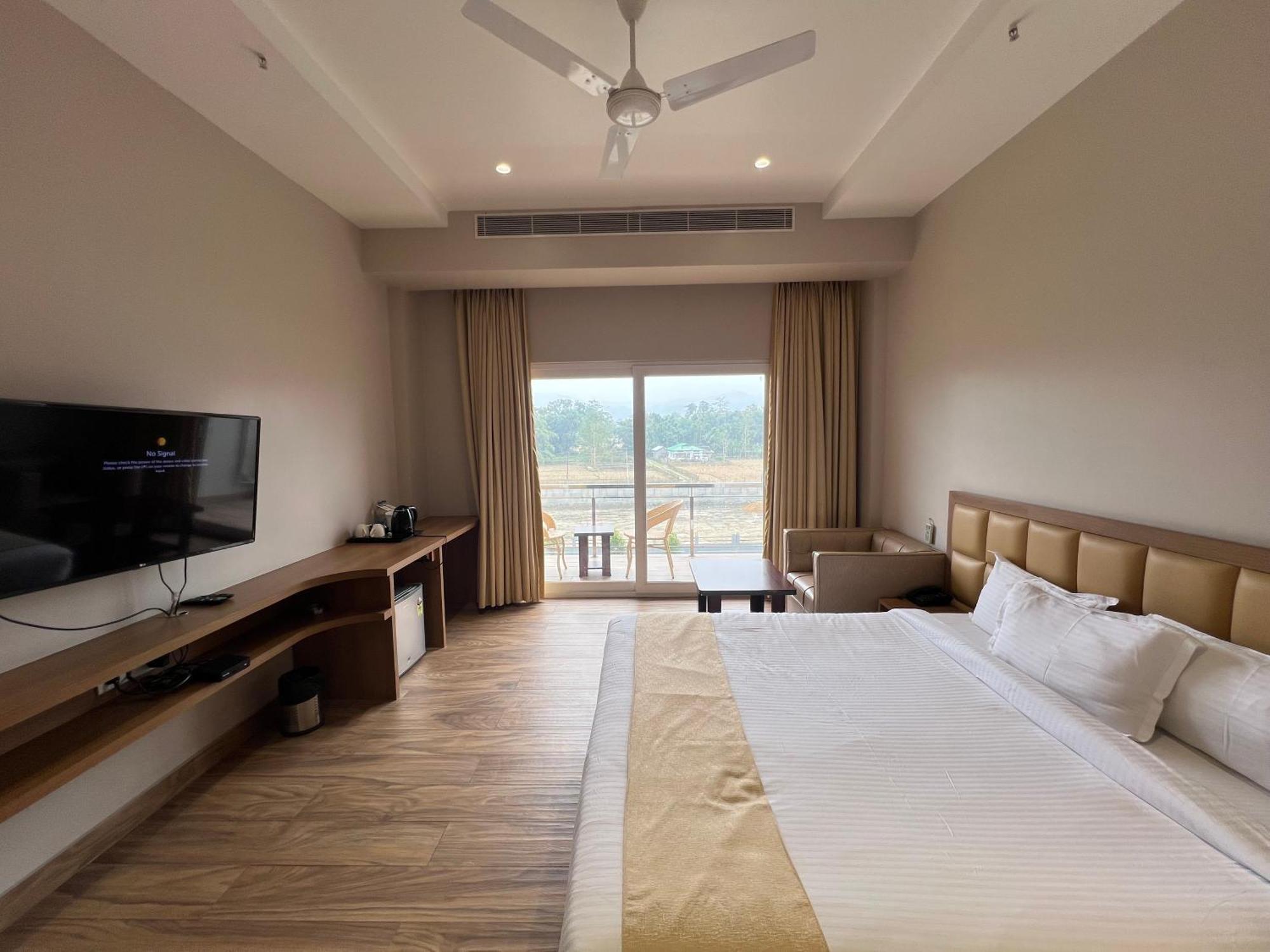 Finn'S Weaver Resort, Kaziranga Exterior photo