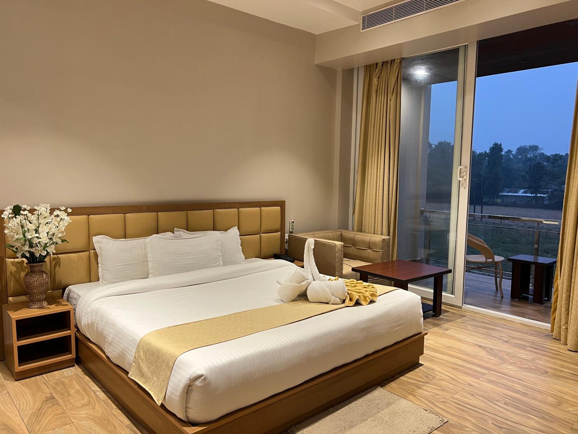 Finn'S Weaver Resort, Kaziranga Exterior photo