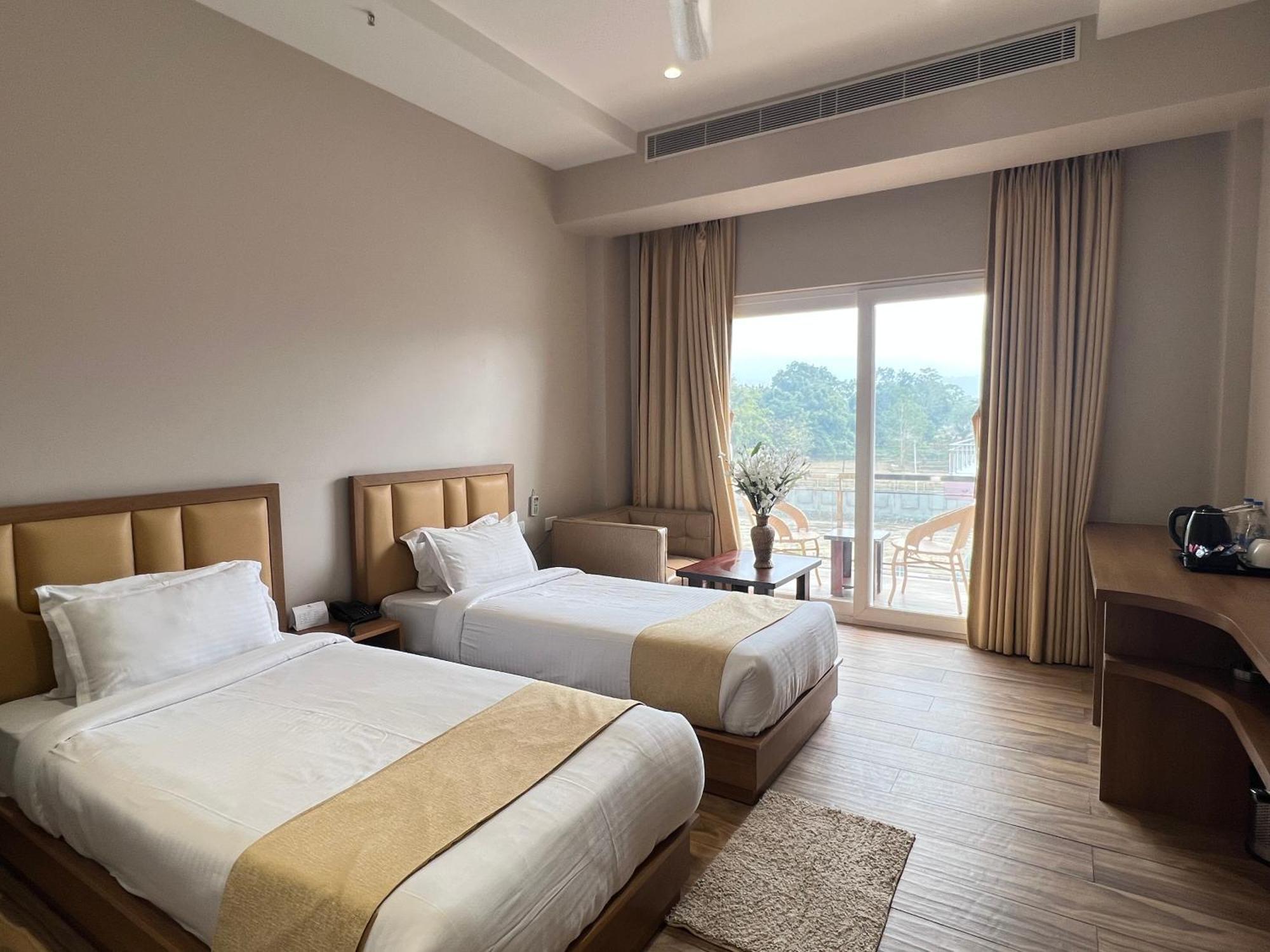 Finn'S Weaver Resort, Kaziranga Exterior photo