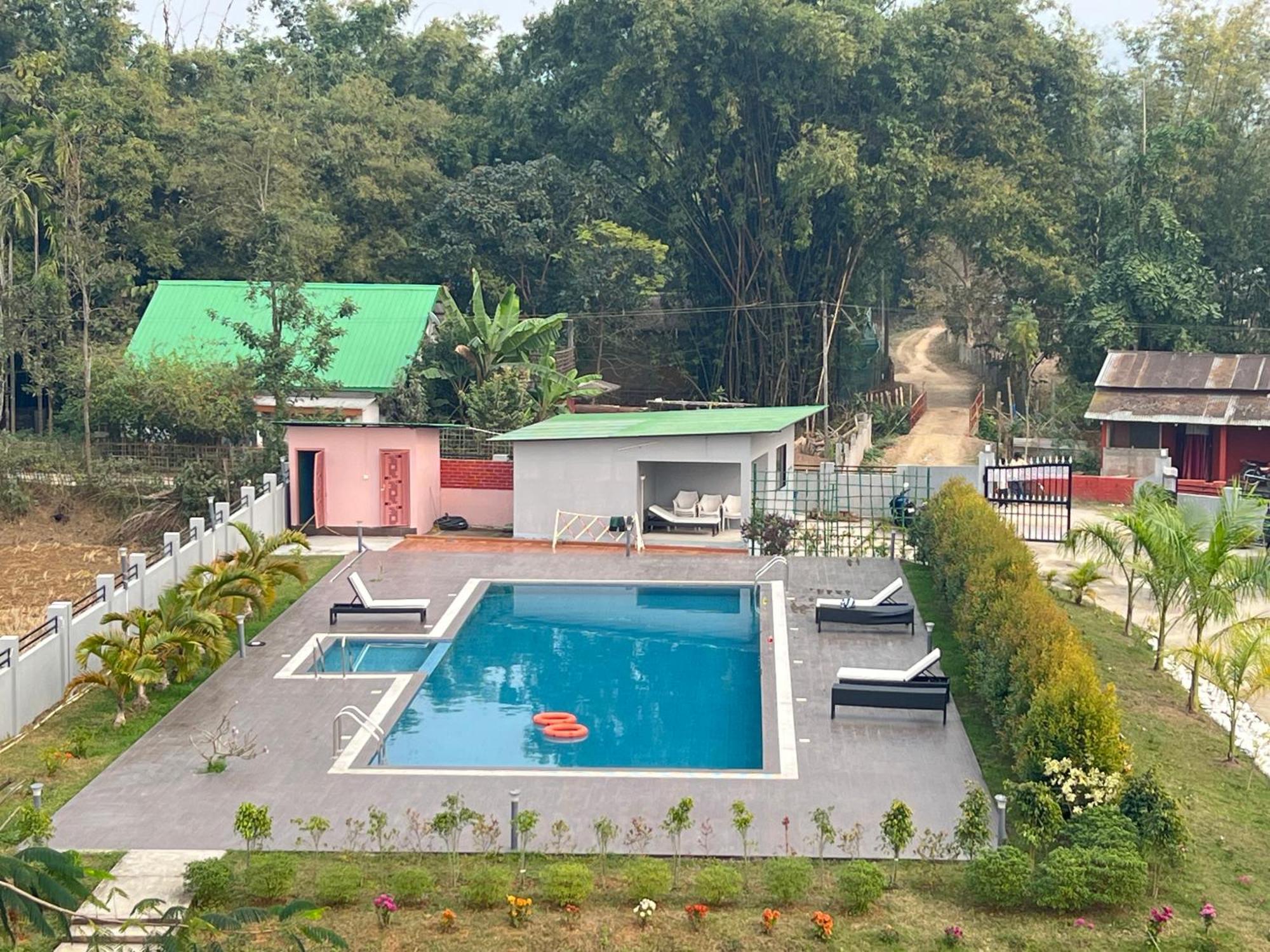 Finn'S Weaver Resort, Kaziranga Exterior photo